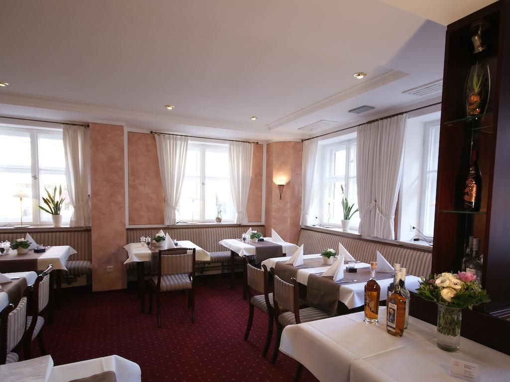 Hotel Eisenkrug Динкельсбюль Экстерьер фото